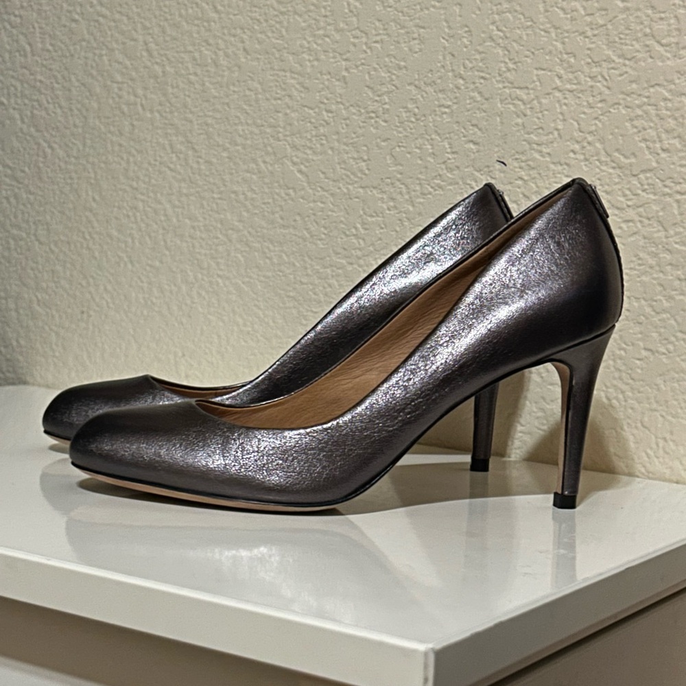Coach Rosey Leather Metallic Pewter Almond Toe Pumps US Size 7 B
